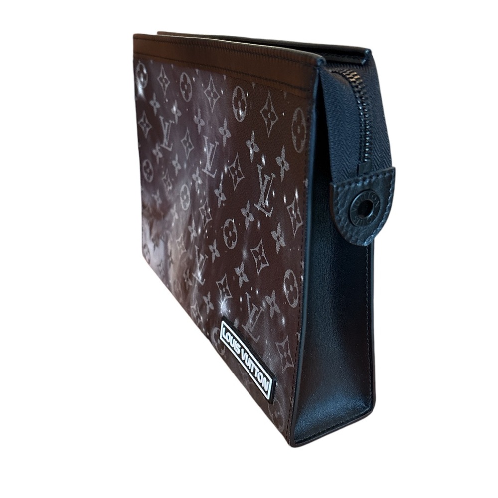 LOUIS VUITTON POCHETTE VOYAGE GALAXY MONOGRAM FULL INCLUSION - Picture 5 of 11